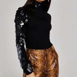 AKIRA NASTASIA SCALE TOP, BLACK SIZE LARGE